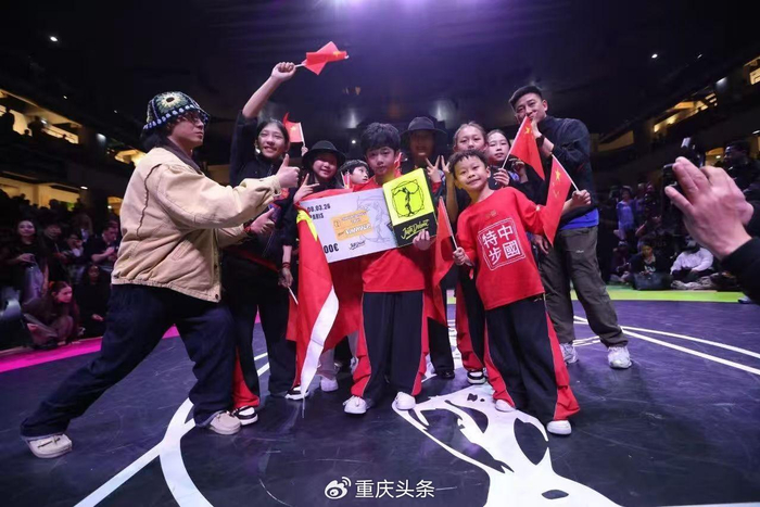 博鱼体育app下载-13岁霹雳舞少年巴黎夺冠 身后站着一群“造梦者”|李勇秋|重庆|沙坪坝|街舞|教练_新浪体育_新浪新闻
